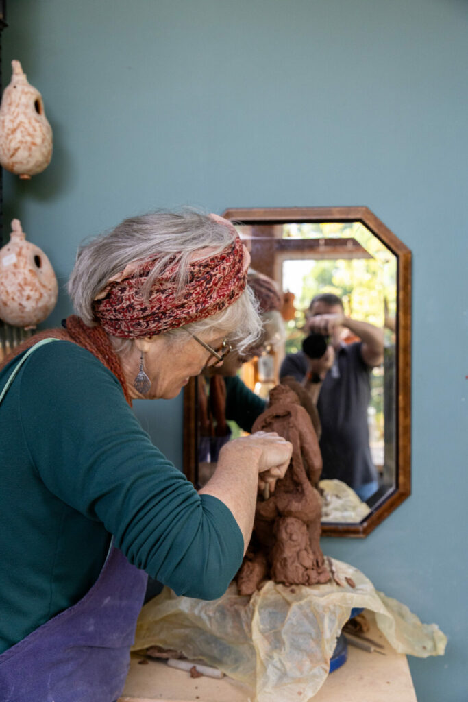 Annette en action sous l’œil du photographe (illustration du portrait d’artiste)